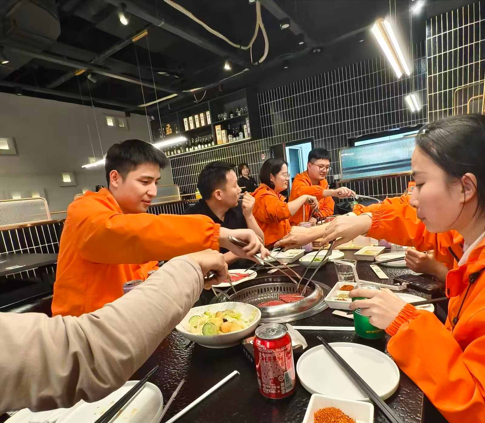 Nola laguntzen du Team Building Jarduerak Zhejiang SEAVERO etxeko kafe-makinaren I+G eta ekoizpena hobetzen?